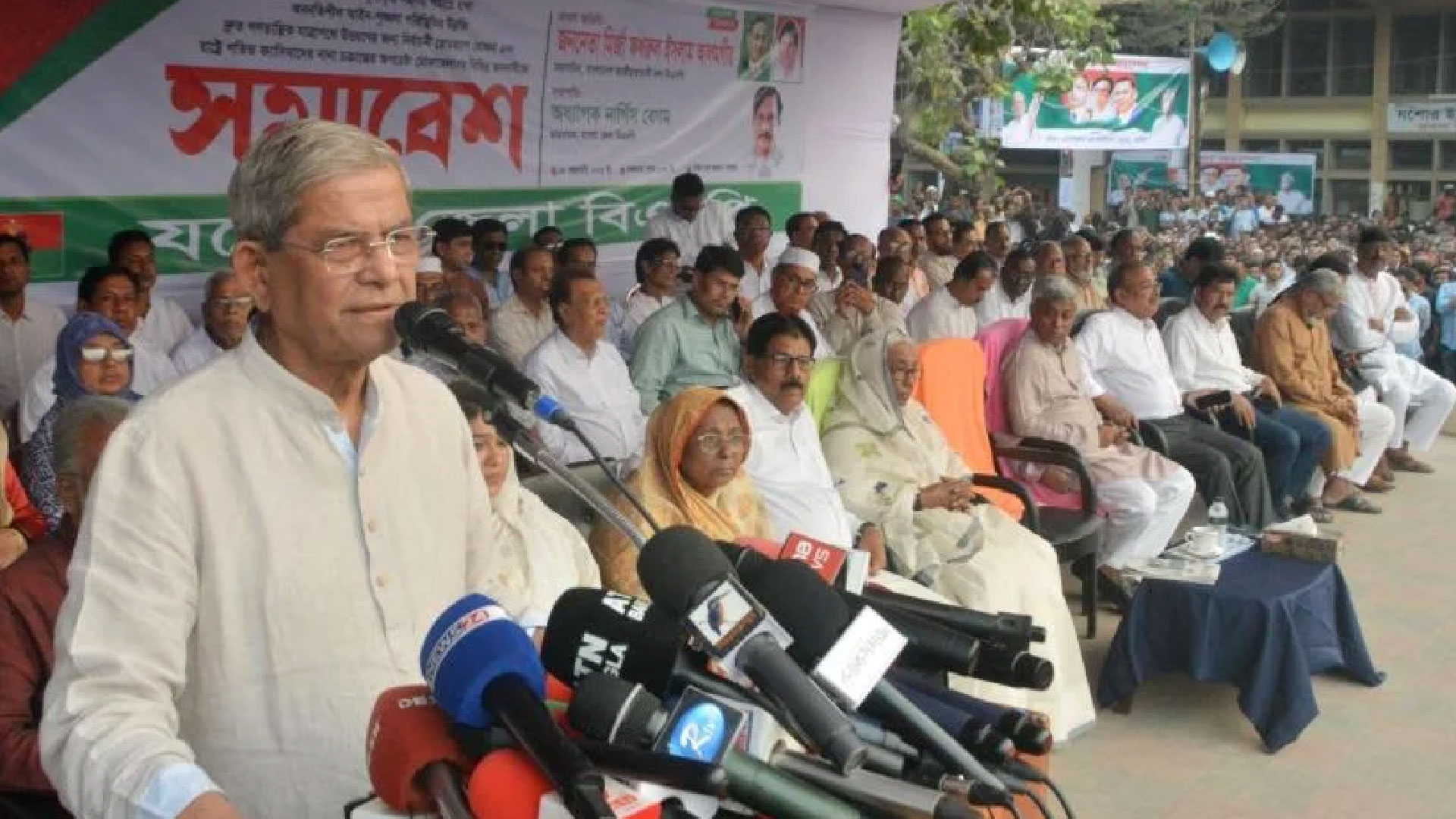 রাষ্ট্রক্ষমতায় থাকার ইচ্ছা থাকলে পদ ছেড়ে নির্বাচন করুন: ফখরুল