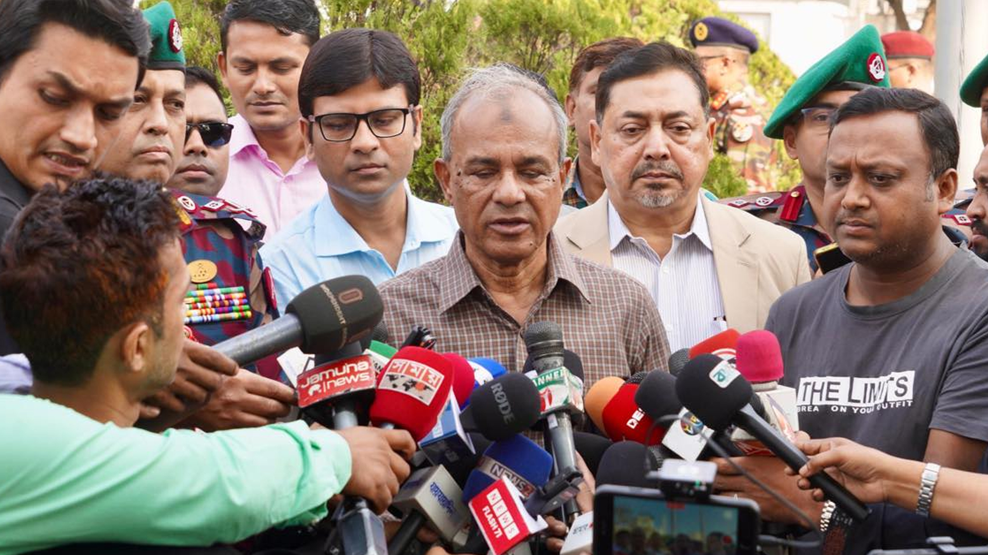 দায়িত্ব পালনে আইনশৃঙ্খলা বাহিনীর গাফিলতি পেলে ব্যবস্থা: স্বরাষ্ট্র উপদেষ্টা