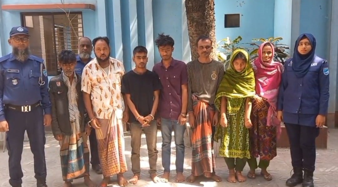 সাভারে ডাকাতি ও ছিনতাইয়ের অভিযোগে আটক ৭