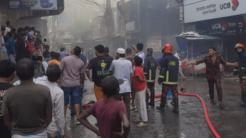 টঙ্গীতে অগ্নিকাণ্ড: দুই ফায়ার ফাইটারের পর এবার দোকান কর্মচারীর মৃত্যু