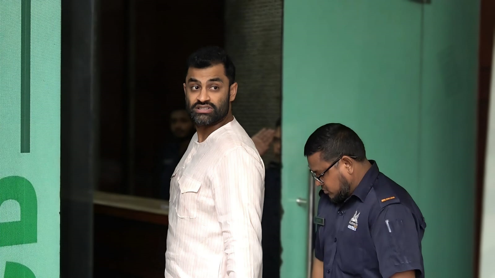 বিসিবি নির্বাচনে ‘সরকারি হস্তক্ষেপ’, প্রতিবাদে সরে দাঁড়ালেন তামিম