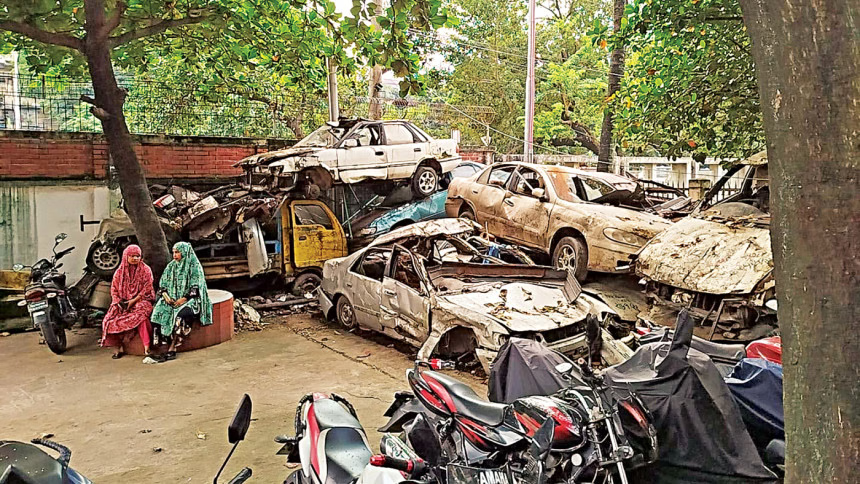 আইনশৃঙ্খলা রক্ষায় চ্যালেঞ্জ: থানায় পড়ে থেকে নষ্ট হচ্ছে জব্দ গাড়ি