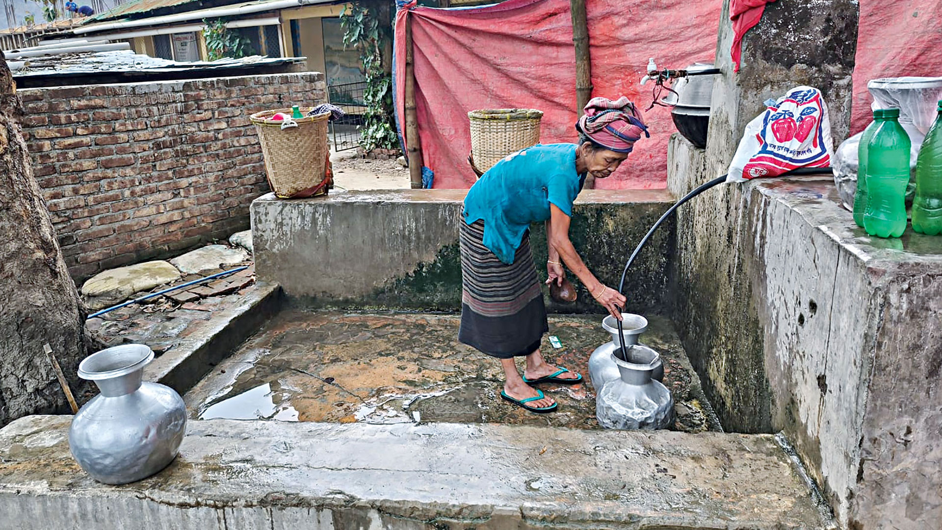 পাহাড়ে পানি সংকট