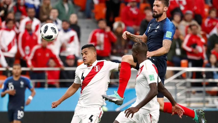 2018-06-21T162620Z_968643033_RC162FE379F0_RTRMADP_3_SOCCER-WORLDCUP-FRA-PER.JPG