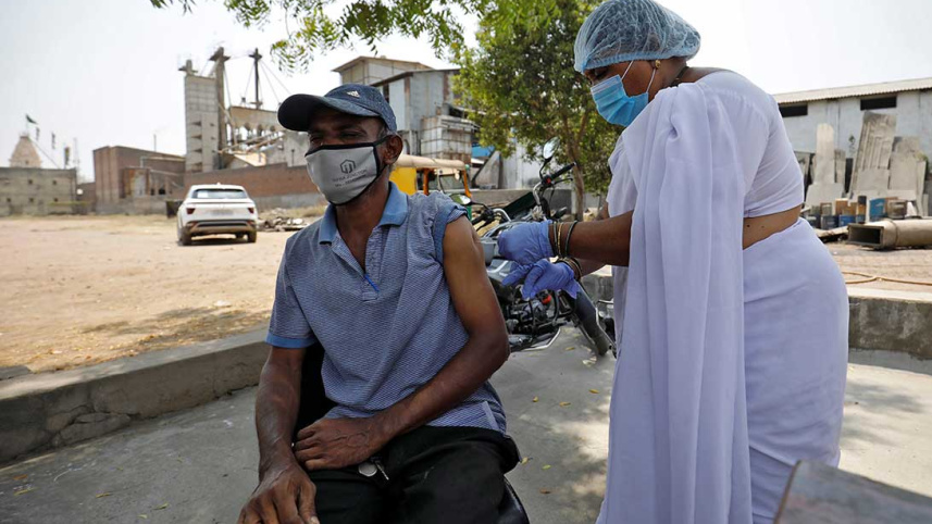 2021-04-13T095148Z_1954480725_RC2XUM9XHGYI_RTRMADP_3_HEALTH-CORONAVIRUS-INDIA.jpg