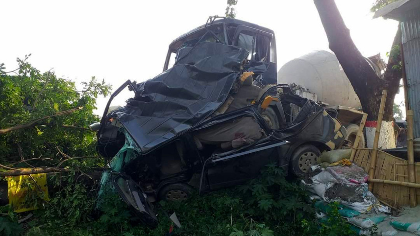 munshiganj-road-accident_ds.jpg