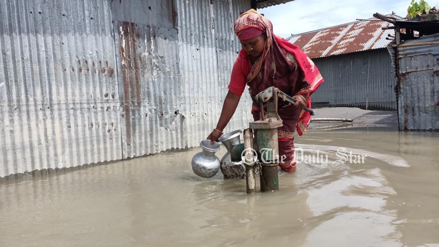 porar_char_flood_victims.jpg