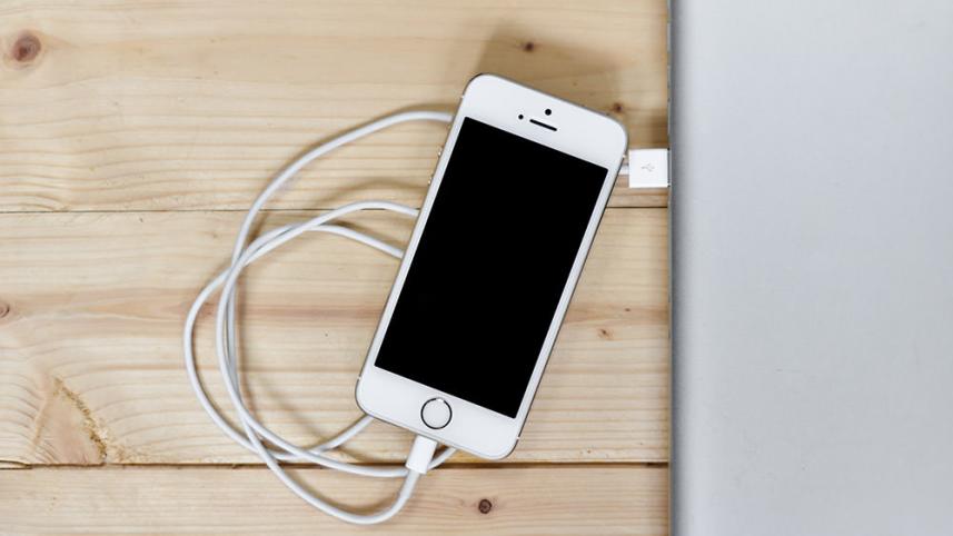unfreeze-phone-plug-into-charger.jpg