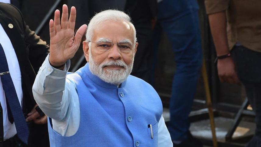গুজরাটের বিধানসভা নির্বাচনের দ্বিতীয় পর্যায়ের ভোট দিতে আহমেদাবাদের একটি ভোটকেন্দ্রে আসেন প্রধানমন্ত্রী মোদি। ছবি: এএফপি