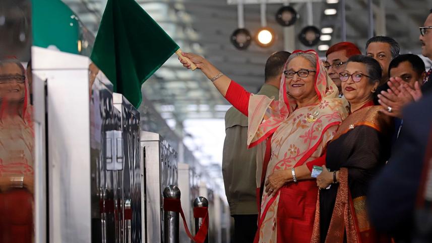 pm_flag_off_metro.jpg
