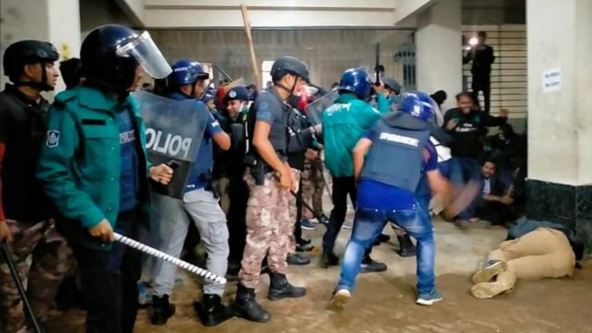 police_baton_charge.jpg