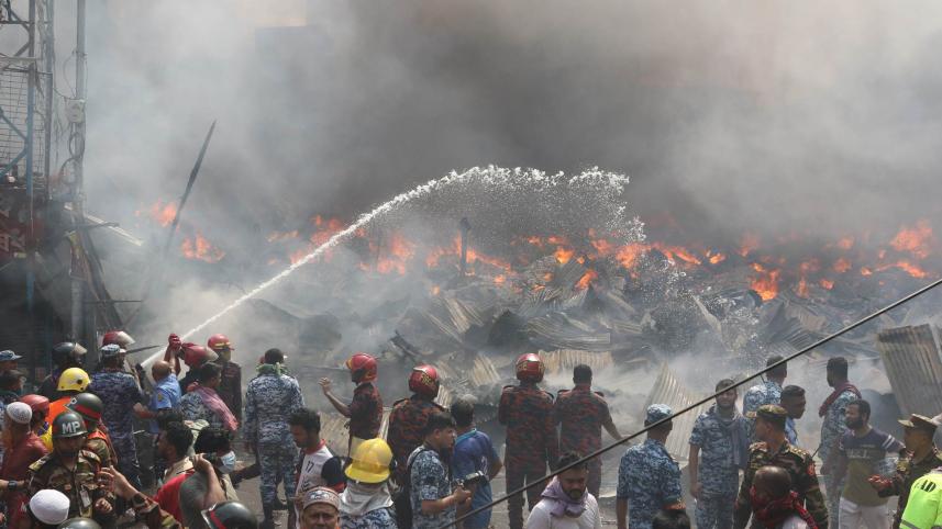 দোকানদারদের হামলায় ফায়ার সার্ভিস সদর দপ্তরে ৪ কর্মী আহতের অভিযোগ 