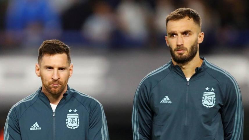 messi_and_pezzella.jpg