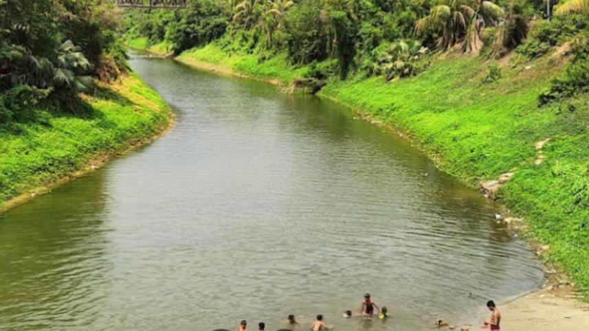 বুদ্ধিজীবী কবরস্থান লেক