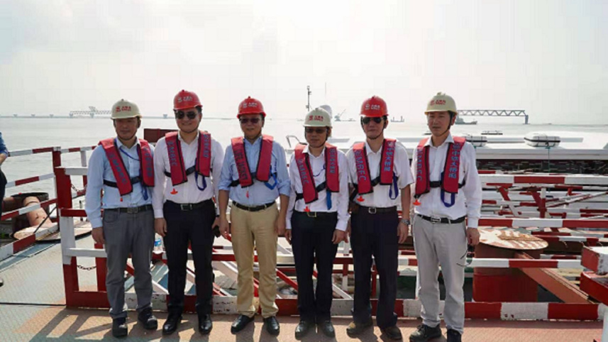 chinese_working_at_bd.jpg