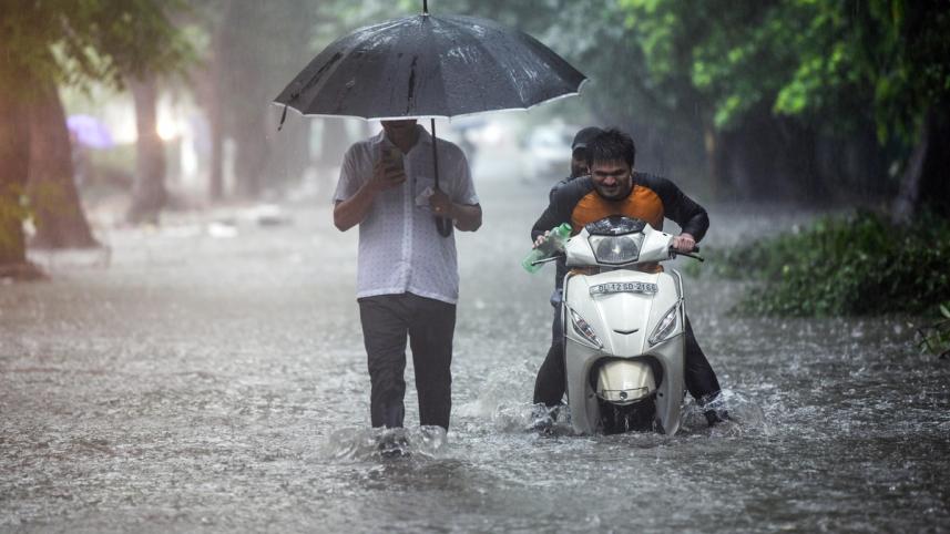 ভারতে ভারী বৃষ্টিপাতে উত্তরাঞ্চলে প্রবল বন্যার সৃষ্টি হয়েছে এবং দেশটির রাজধানী নয়াদিল্লিতে বৃষ্টিপাতের নতুন রেকর্ড সৃষ্টি হয়েছে। প্রতিকী ছবি: স্টেটসম্যান