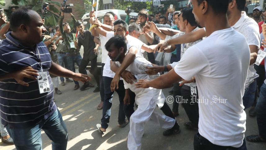 attack_on_hero_alam_5_0.jpg
