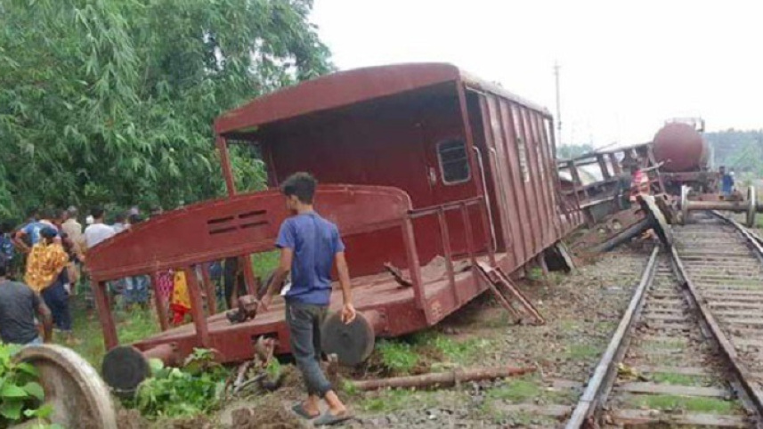 যশোরে বগি লাইনচ্যুত