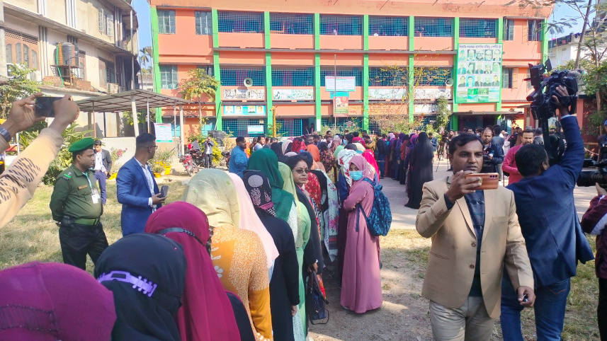 fake_voter_queue_1.jpg