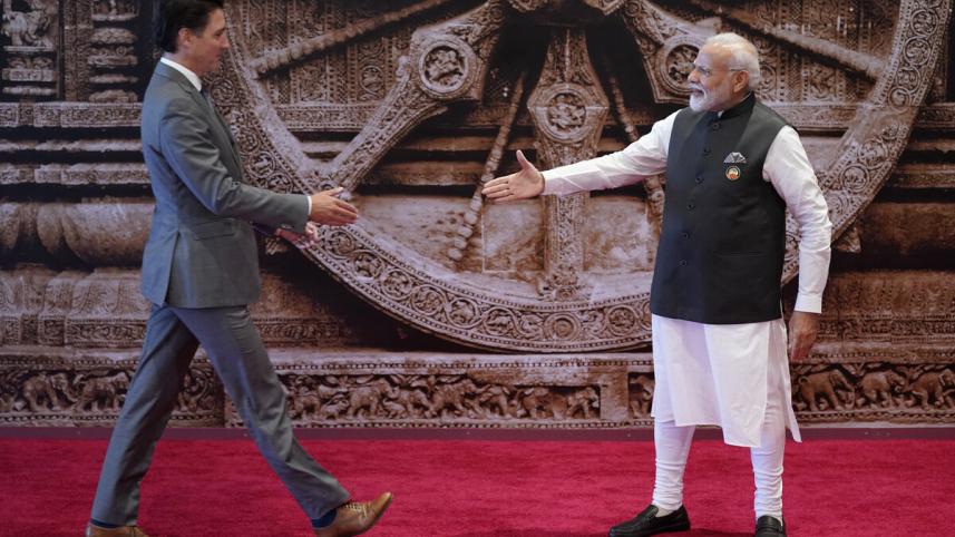 জি২০ সম্মেলনের আগে করমর্দন করছেন কানাডার প্রধানমন্ত্রী জাস্টিন ট্রুডো ও ভারতের প্রধানমন্ত্রী নরেন্দ্র মোদি। ফাইল ছবি: এএফপি