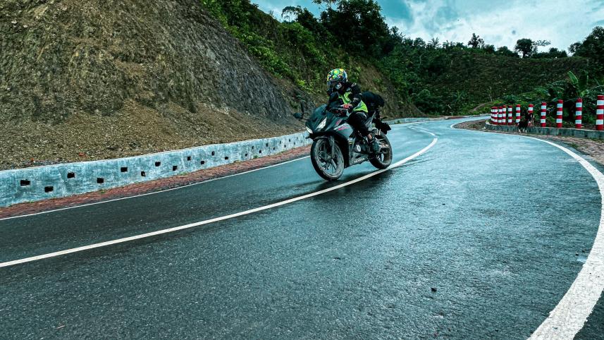 মোটরসাইকেলে ভ্রমণ 