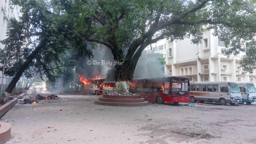 বিএসএমএমইউতে ভাঙচুর