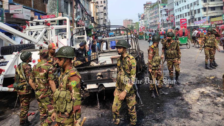 mirpur_clash_garments_worker_army1_31oct24.jpg