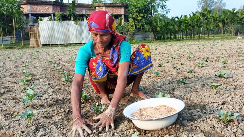 lalmonirhat_female_workers-01.jpg