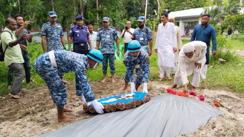 brahmanbaria_air_force_pays_tribute_pic_2.jpg