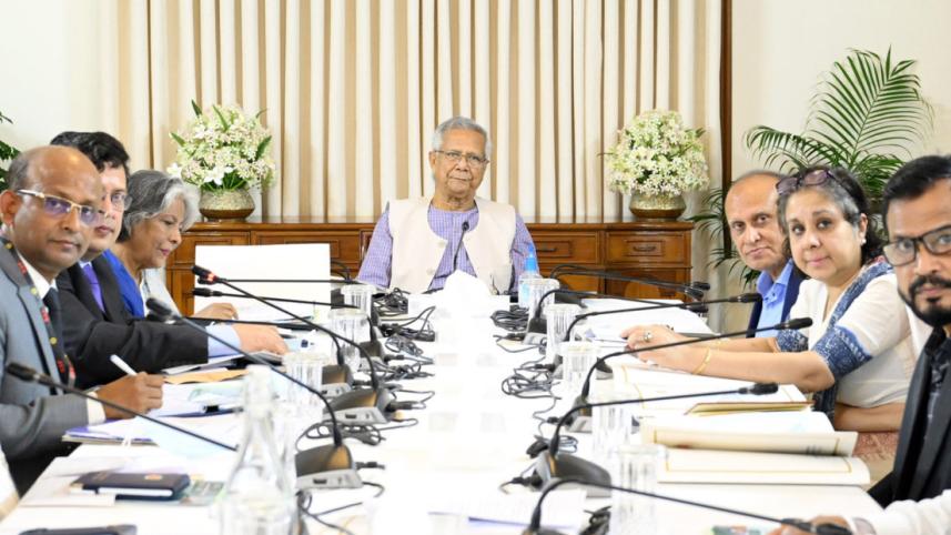 সোমবার রাজধানীর রাষ্ট্রীয় অতিথি ভবন যমুনায় সমাজসেবা অধিদপ্তরের ঊর্ধ্বতন কর্মকর্তাদের সঙ্গে বৈঠক করেন প্রধান উপদেষ্টা। ছবি: পিআইডি/বাসস