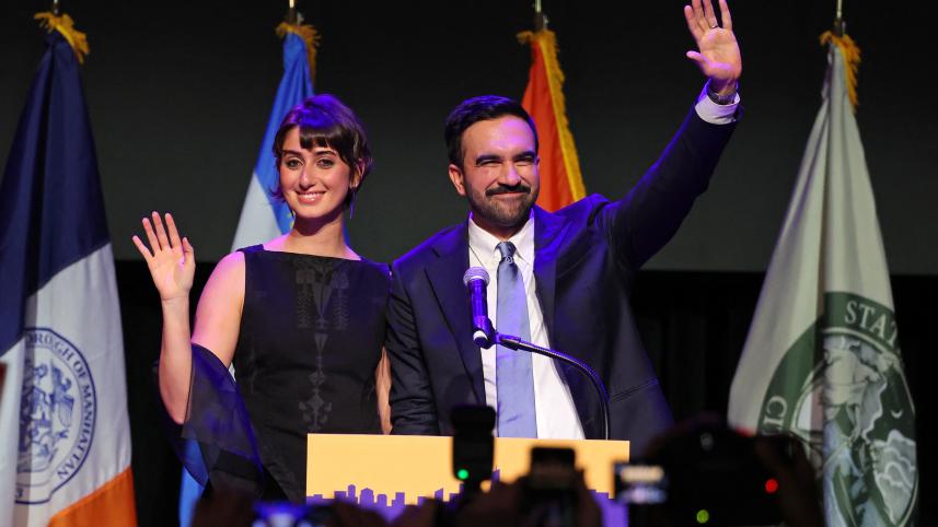 afp_20251105_83388fc_v1_highres_newyorkcitymayoralcandidatezohranmamdaniholdsel.jpg
