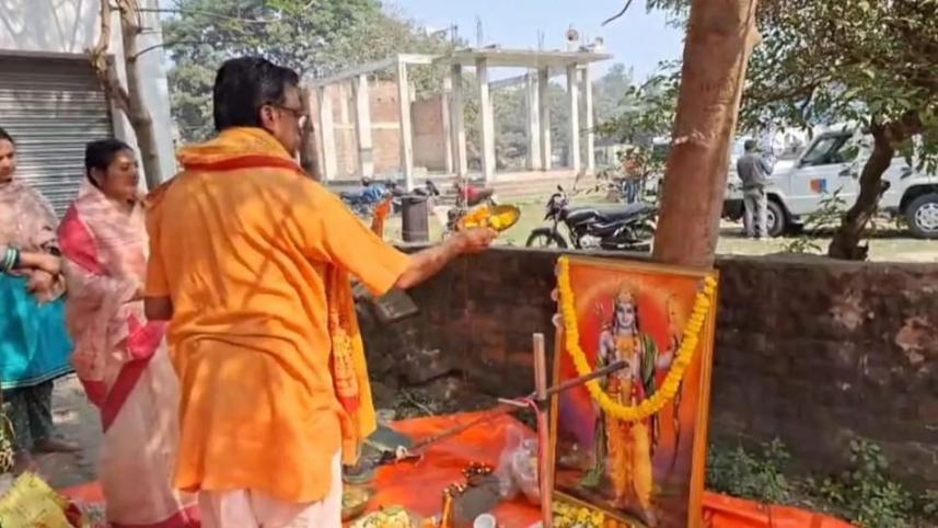 মুর্শিদাবাদের বহরমপুরে বিজেপির সাবেক জেলা সভাপতি শাখারভ সরকারের নেতৃত্বে অনুষ্ঠিত হয় রামমন্দিরের শিলাপূজা। ছবি: সংগৃহীত