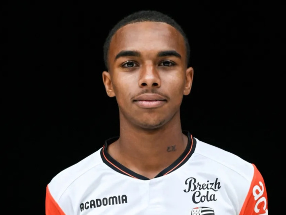 Eli Junior Kroupi 