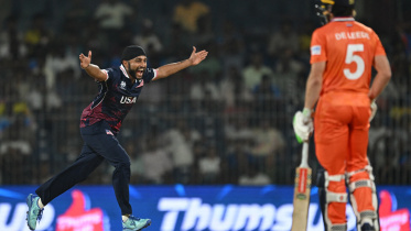 USA's Harmeet Singh (L) celebrates