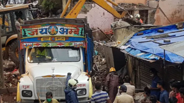 Mumbai_Building_Collapse.jpg