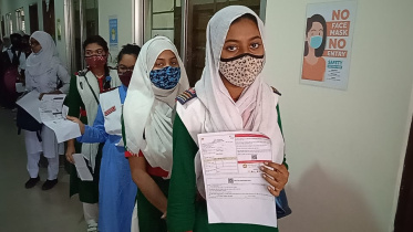 vaccine line.jpg