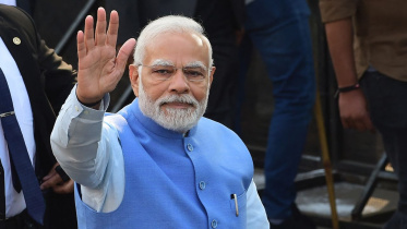 গুজরাটের বিধানসভা নির্বাচনের দ্বিতীয় পর্যায়ের ভোট দিতে আহমেদাবাদের একটি ভোটকেন্দ্রে আসেন প্রধানমন্ত্রী মোদি। ছবি: এএফপি
