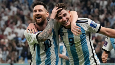 messi-alvarez.jpg
