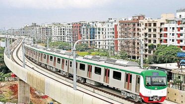 বিদ্যুৎ লাইনে পাশের ভবন থেকে ক্যাবল ফেলায় বন্ধ ছিল মেট্রোরেল
