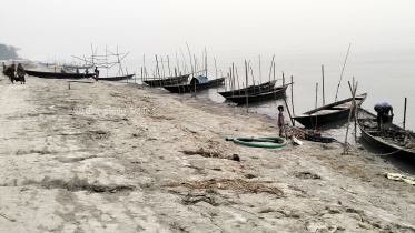 ‘নৌকায় উঠলে পুলিশে দাবড়ায়, জাল বাওয়া বাদ দিয়্যা বইসা রইছি’