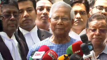 dr_yunus_at_court.jpg