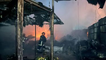 shahbag_fire_5apr25.jpg