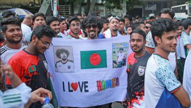 `Football fans