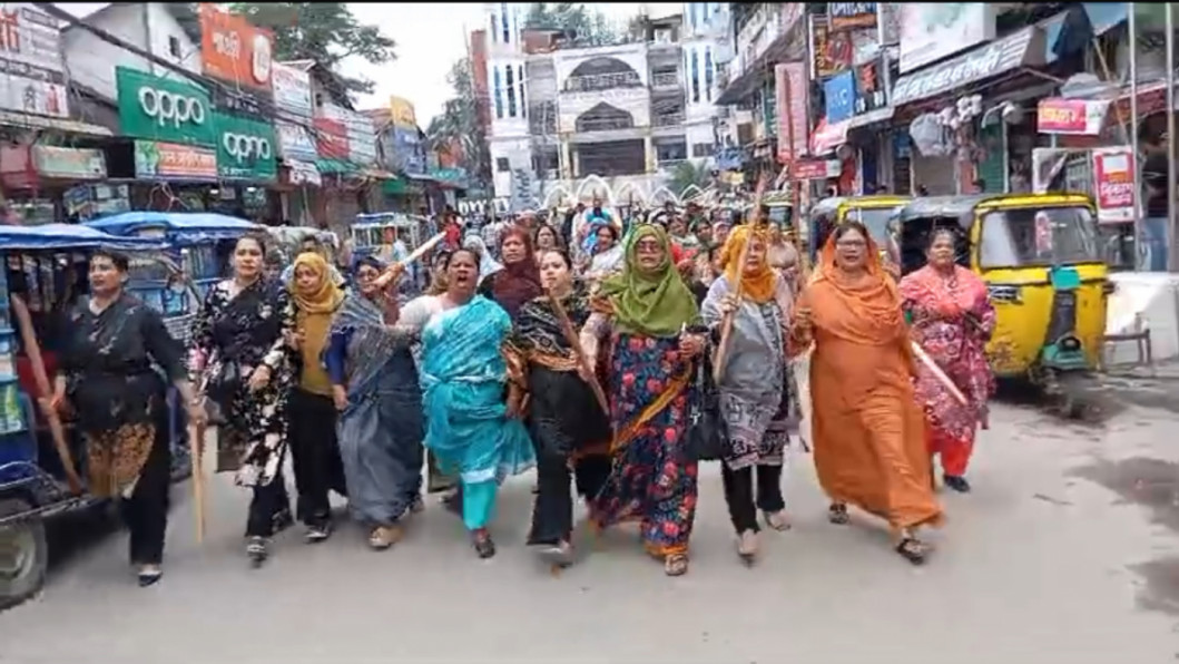 চাঁদপুরে আন্দোলনকারী ও আওয়ামী লীগের সংঘর্ষ, হাসপাতালে ২০: উত্তেজনার চরমে